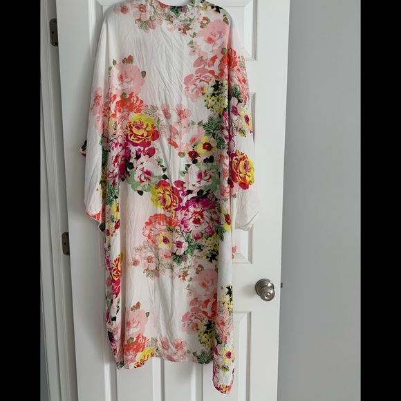 YFB On The Road Raven Floral Kimono OS Like NWOT - Picture 6 of 6
